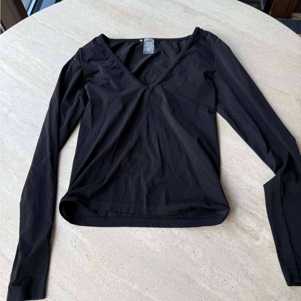 Aritzia SinchSeamless™ Kiri Longsleeve V-neck bodycon long sleeve medium NWOT